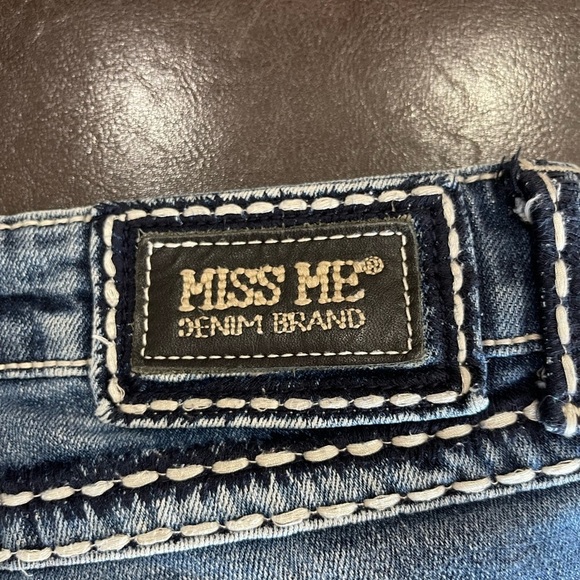 Miss Me Irene Bermuda tabbed pockets white stitching size 27 rocker modest denim - Picture 10 of 14